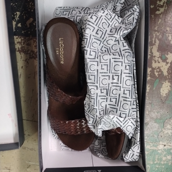Liz Claiborne sandals NEW IN BOX - Picture 2 of 9